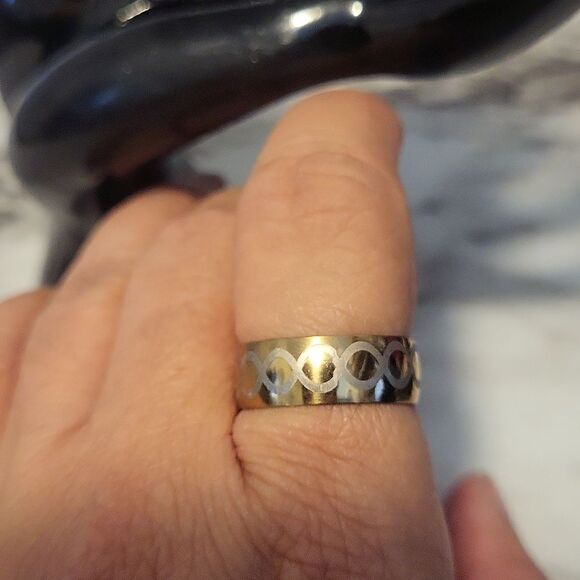 Gold Color Stainless Steel Ring Size 7.5: Enduring Elegance and Enduring Style - Picture 5 of 9